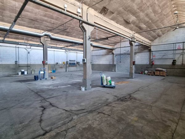 locale commerciale in vendita ad Olgiate Molgora in zona San Zeno