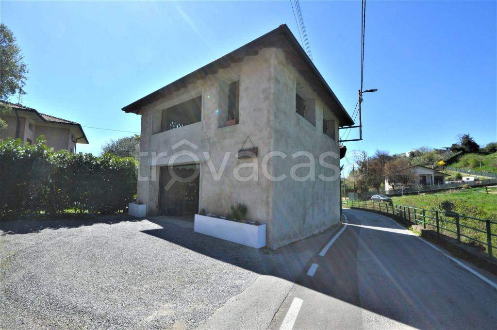 casa indipendente in vendita ad Olgiate Molgora in zona Mondonico