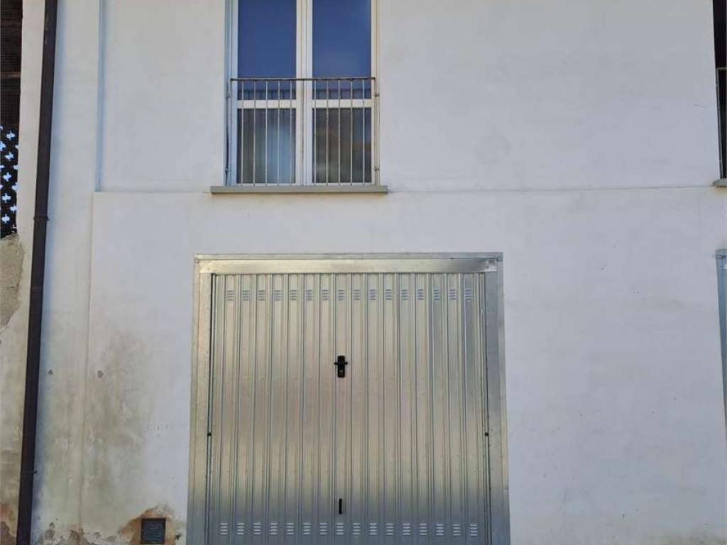 intera palazzina in vendita ad Olgiate Molgora in zona Canova