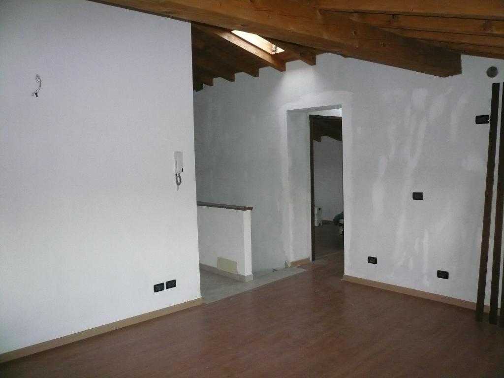 appartamento in vendita ad Olgiate Molgora in zona Valmara