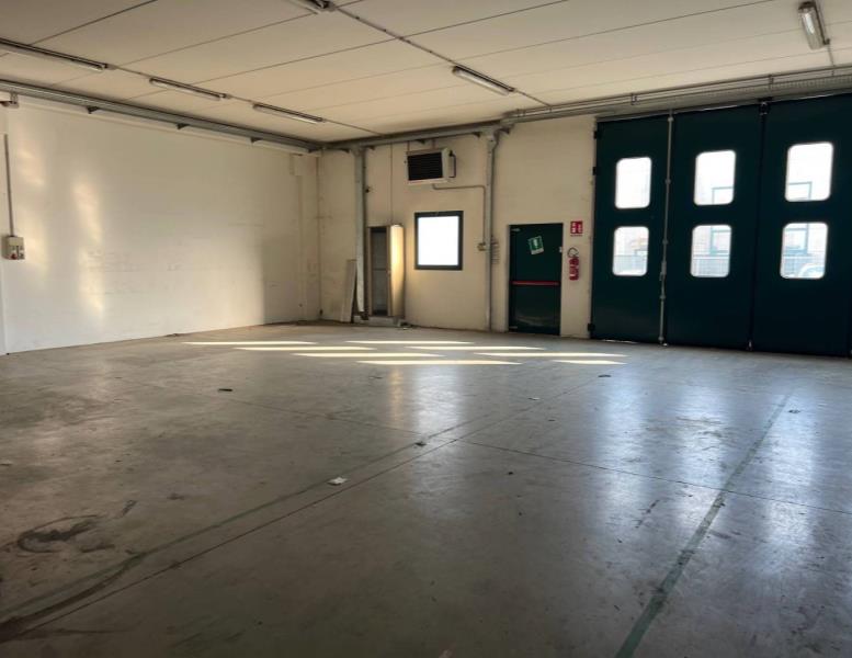 locale commerciale in vendita ad Olgiate Molgora