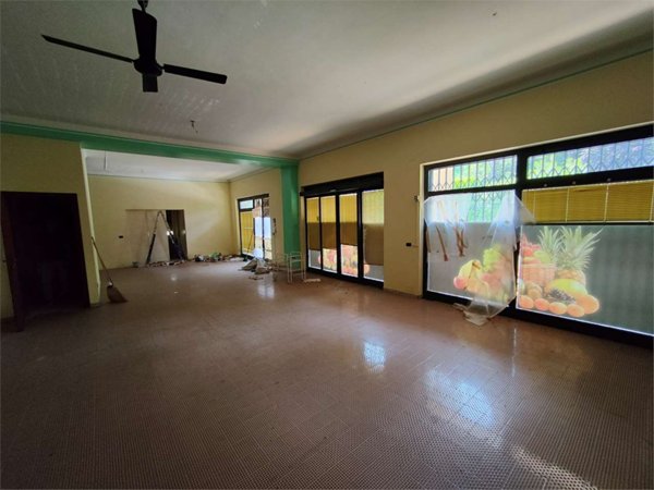 negozio in vendita ad Olgiate Molgora