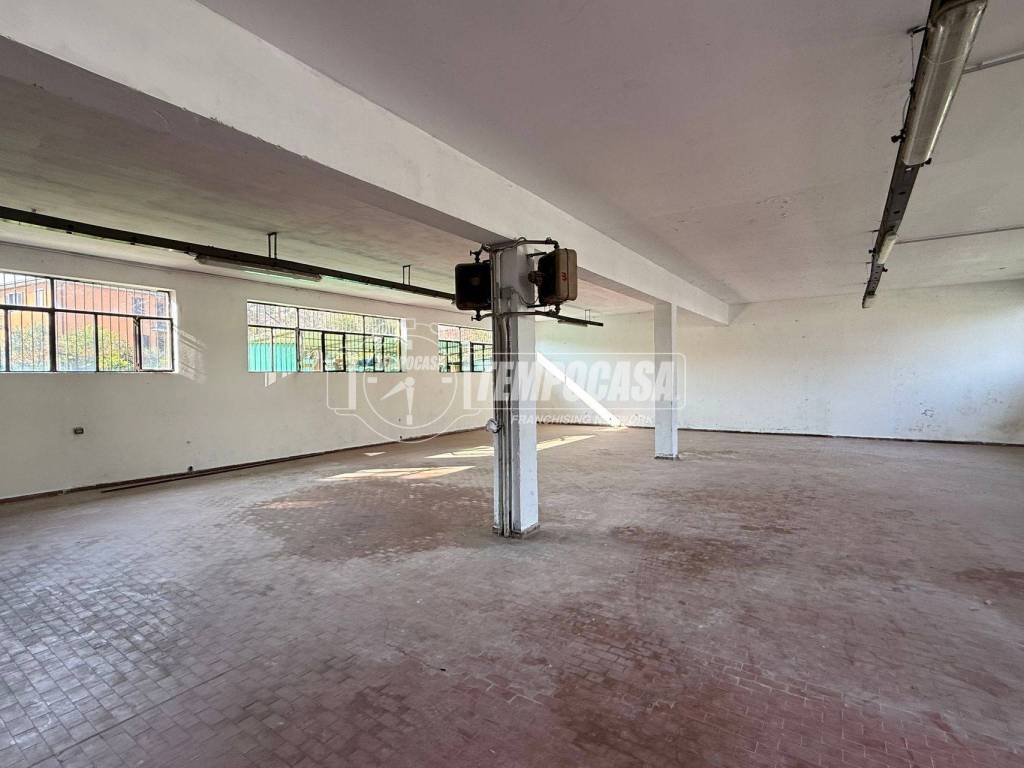 intera palazzina in vendita ad Olgiate Molgora in zona Canova