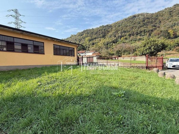 intera palazzina in vendita ad Olgiate Molgora in zona San Zeno