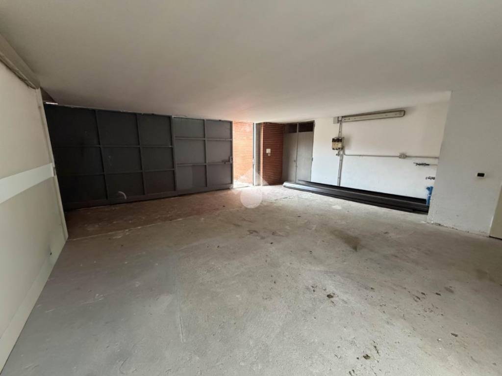 locale commerciale in vendita ad Olgiate Molgora in zona Canova