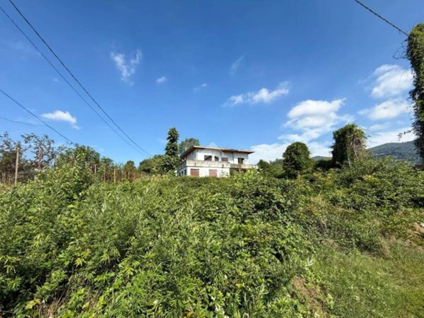 negozio in vendita ad Olgiate Molgora in zona Mondonico