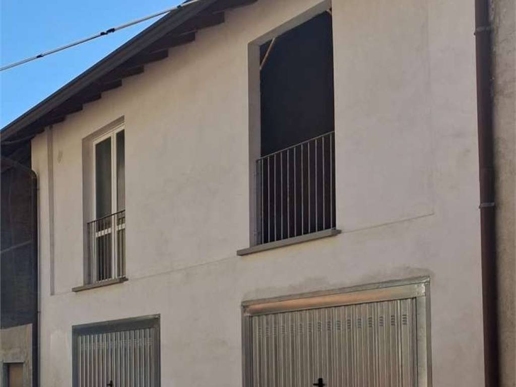 intera palazzina in vendita ad Olgiate Molgora in zona San Zeno