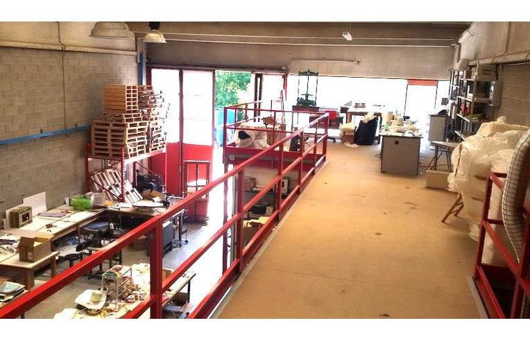 locale commerciale in vendita ad Olgiate Molgora in zona San Zeno