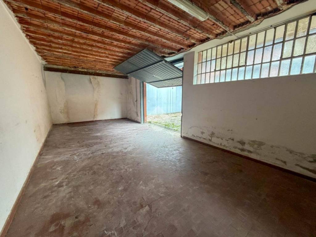 locale commerciale in vendita ad Olgiate Molgora in zona San Zeno