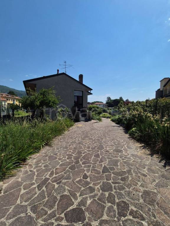 casa indipendente in vendita ad Olgiate Molgora in zona Monticello