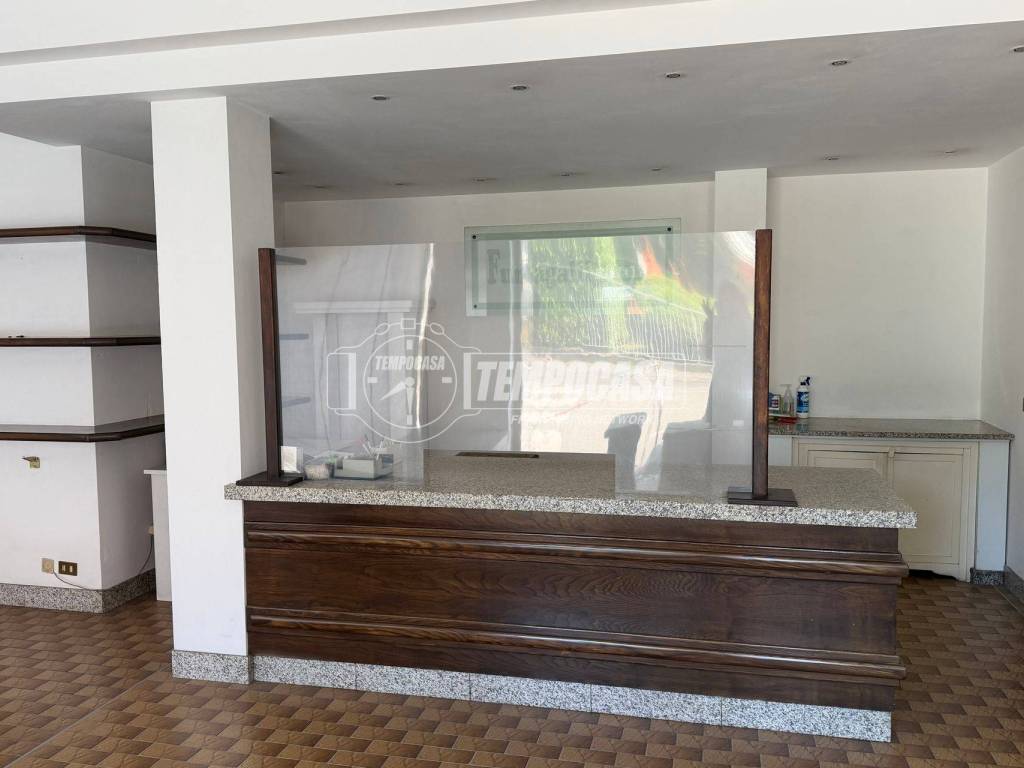 negozio in vendita ad Olgiate Molgora in zona Canova
