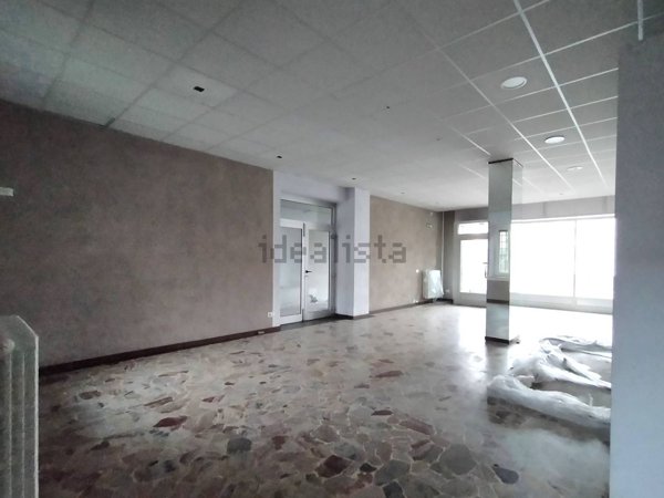 locale commerciale in vendita ad Olginate