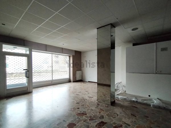 locale commerciale in vendita ad Olginate