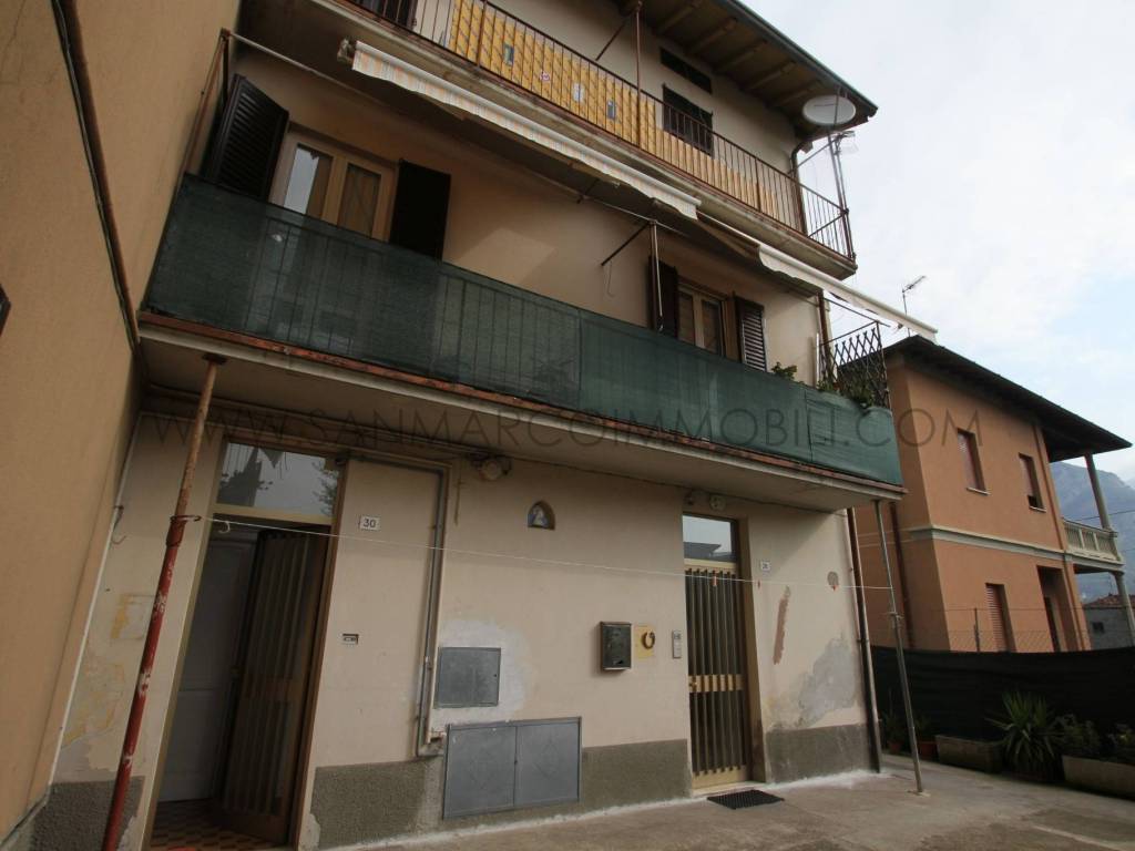 appartamento in vendita ad Olginate in zona Capiate