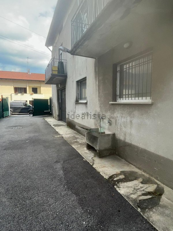 locale di sgombero in vendita ad Olginate