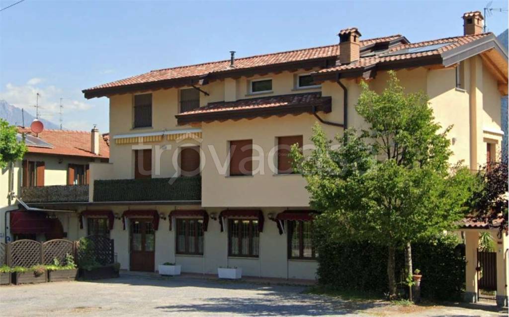 negozio in vendita ad Olginate