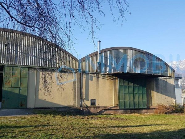locale commerciale in vendita ad Olginate