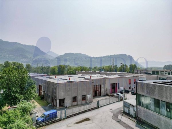 locale commerciale in vendita ad Olginate