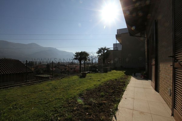 casa indipendente in vendita ad Olginate in zona Capiate