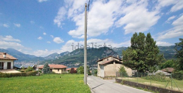 casale in vendita ad Olginate in zona Consonno