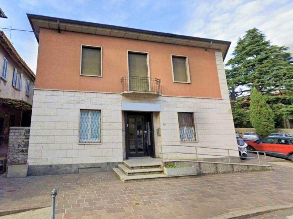 negozio in vendita ad Olginate