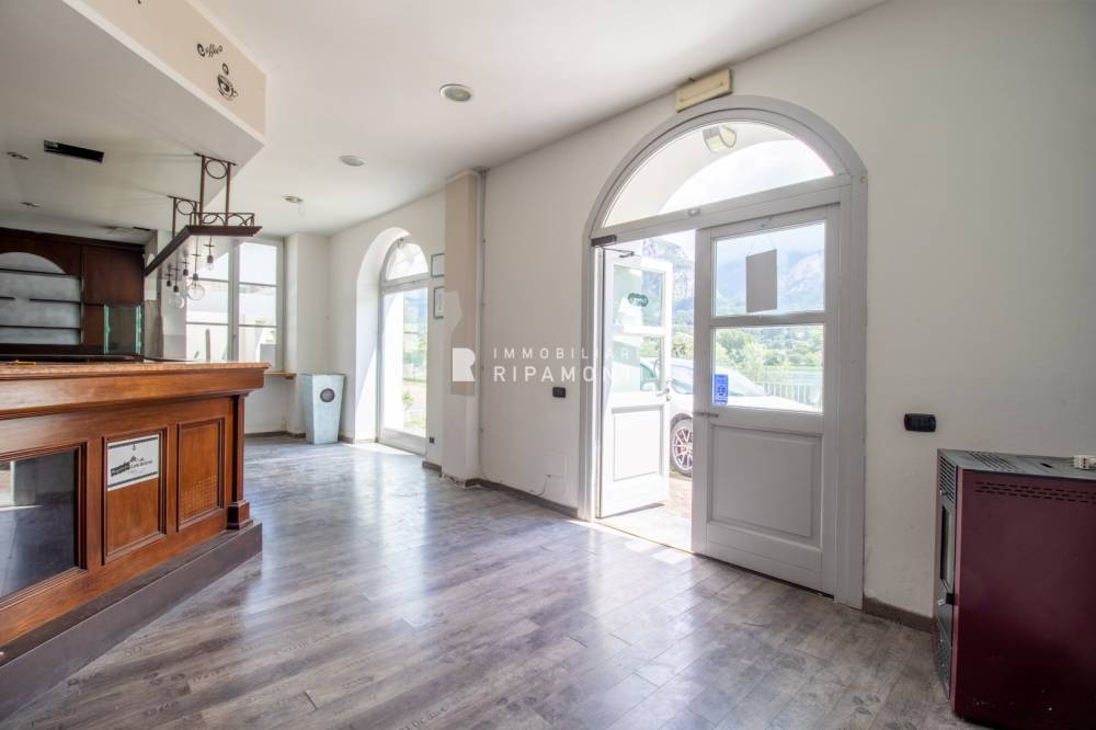 negozio in vendita ad Olginate