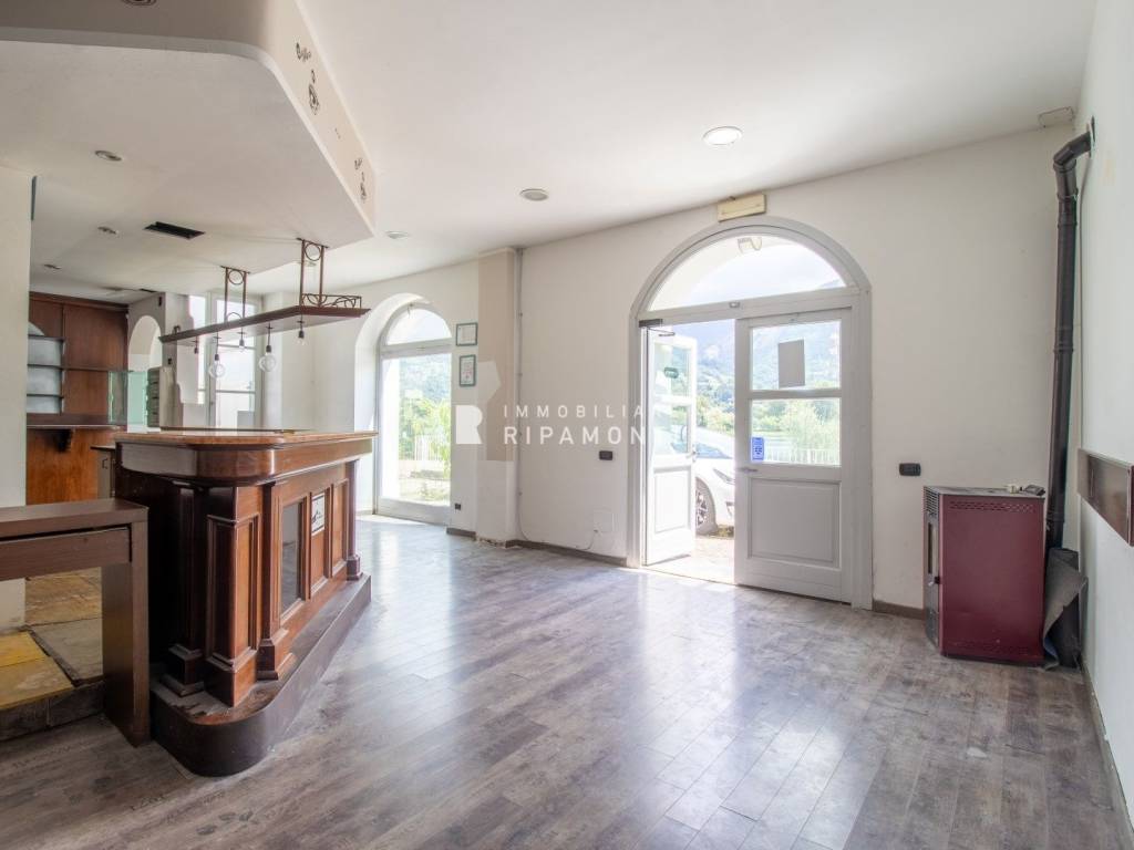 negozio in vendita ad Olginate