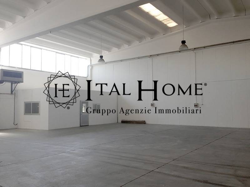 locale commerciale in vendita ad Olginate