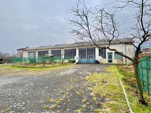 locale commerciale in vendita ad Olginate