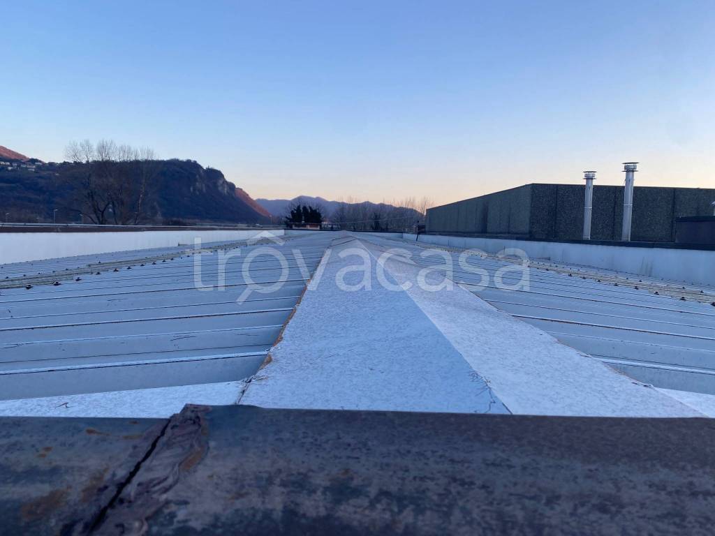 locale commerciale in vendita ad Olginate