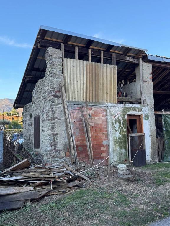 locale commerciale in vendita ad Olginate