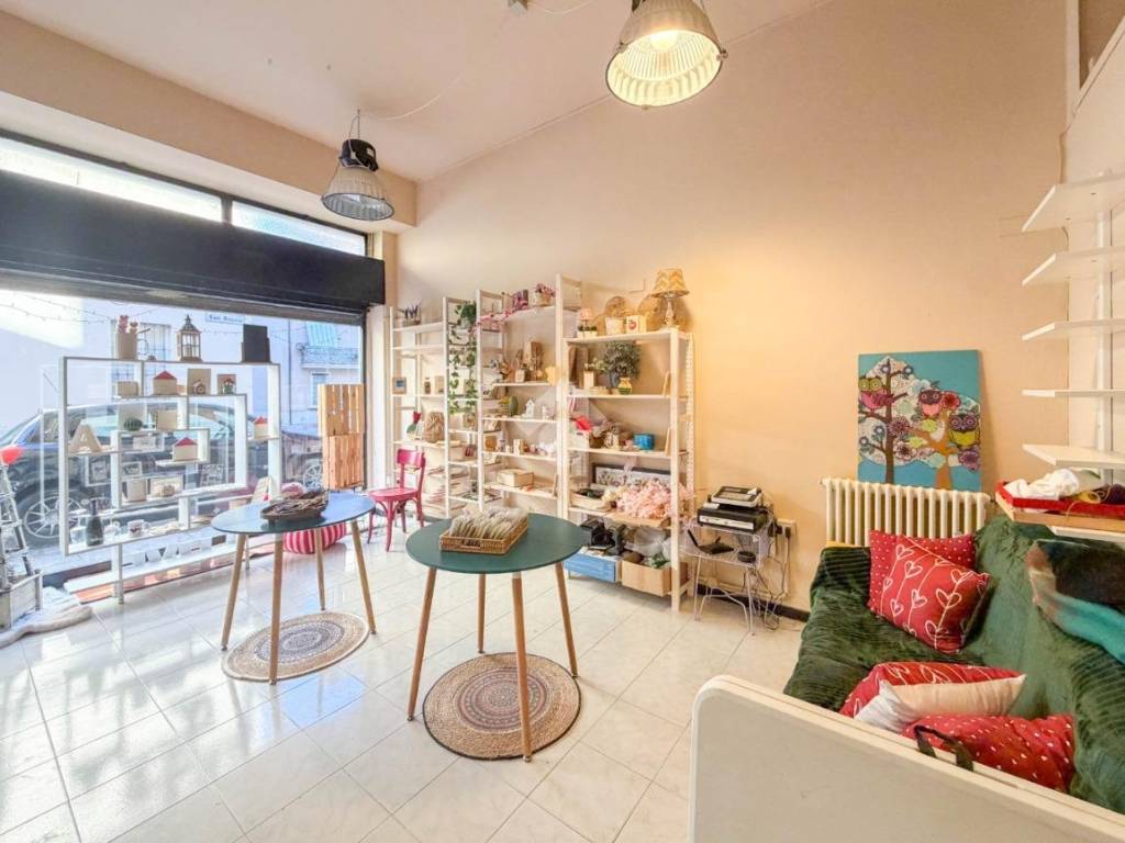 negozio in vendita ad Olginate