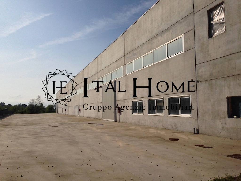 locale commerciale in vendita ad Olginate