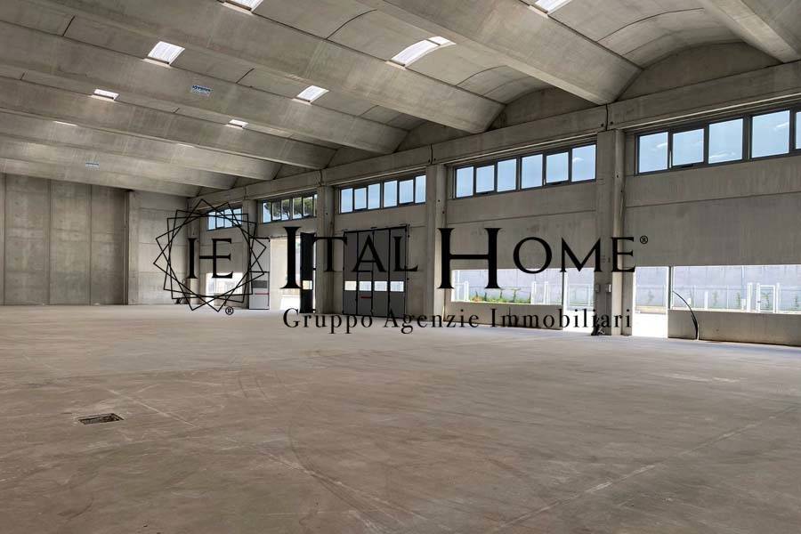 locale commerciale in vendita ad Olginate in zona Capiate