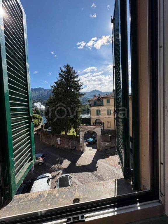 appartamento in vendita ad Olginate in zona Capiate