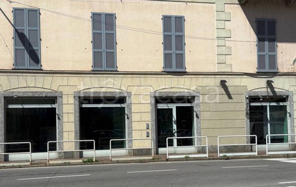 negozio in vendita ad Olginate in zona Capiate