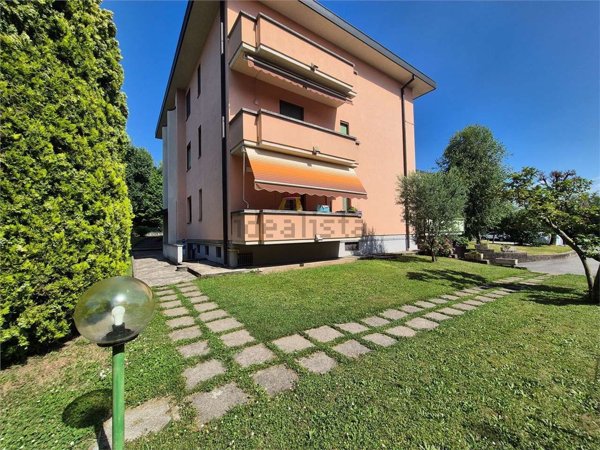 appartamento in vendita ad Olginate in zona Capiate