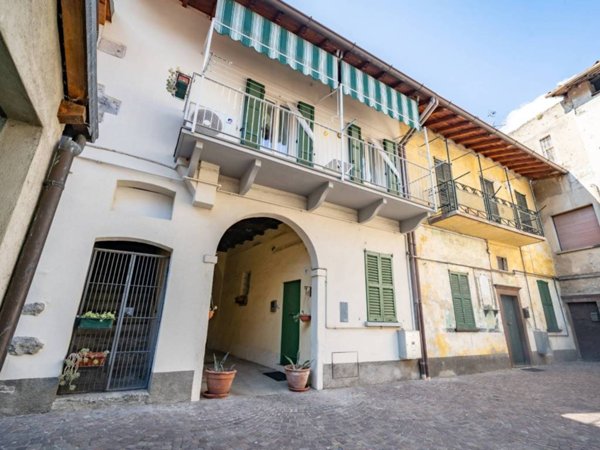 casa indipendente in vendita ad Olginate in zona Capiate