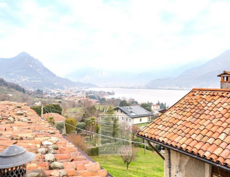 casa indipendente in vendita ad Olginate in zona Capiate