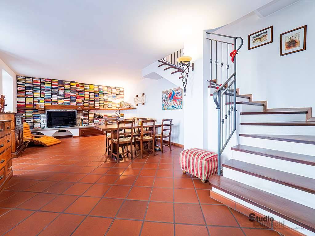 casa indipendente in vendita ad Olginate in zona Capiate