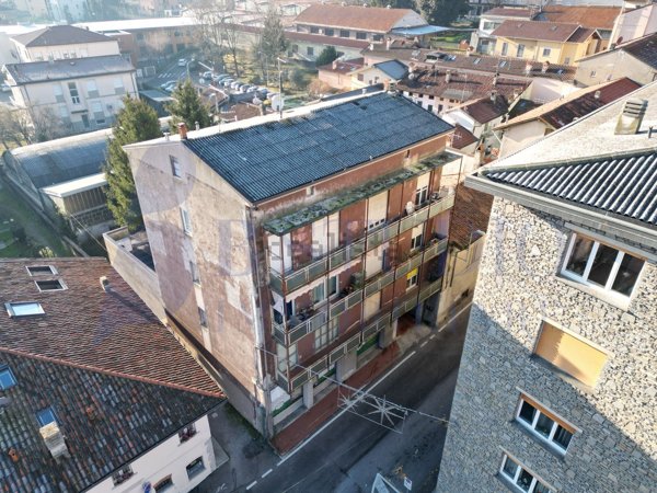 intera palazzina in vendita ad Olginate in zona Capiate