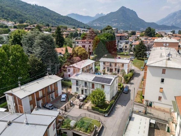 casa indipendente in vendita ad Olginate in zona Capiate