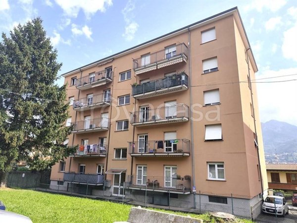 appartamento in vendita ad Olginate in zona Capiate