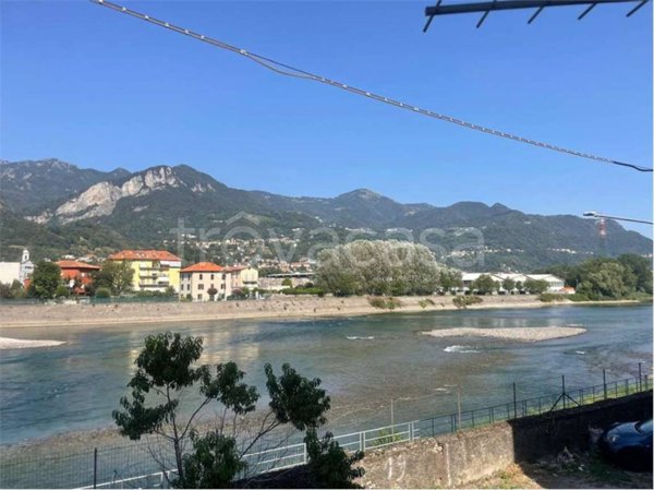 appartamento in vendita ad Olginate in zona Capiate