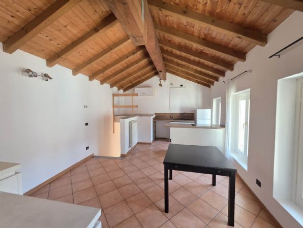 appartamento in vendita ad Olginate in zona Capiate