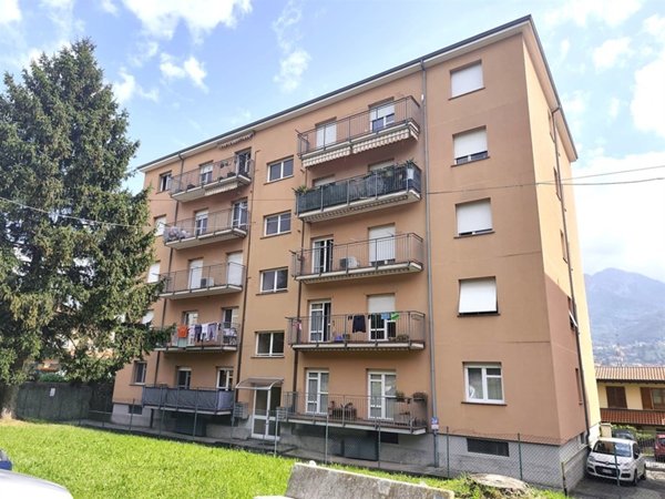appartamento in vendita ad Olginate in zona Capiate
