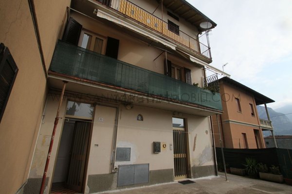 casa indipendente in vendita ad Olginate in zona Capiate