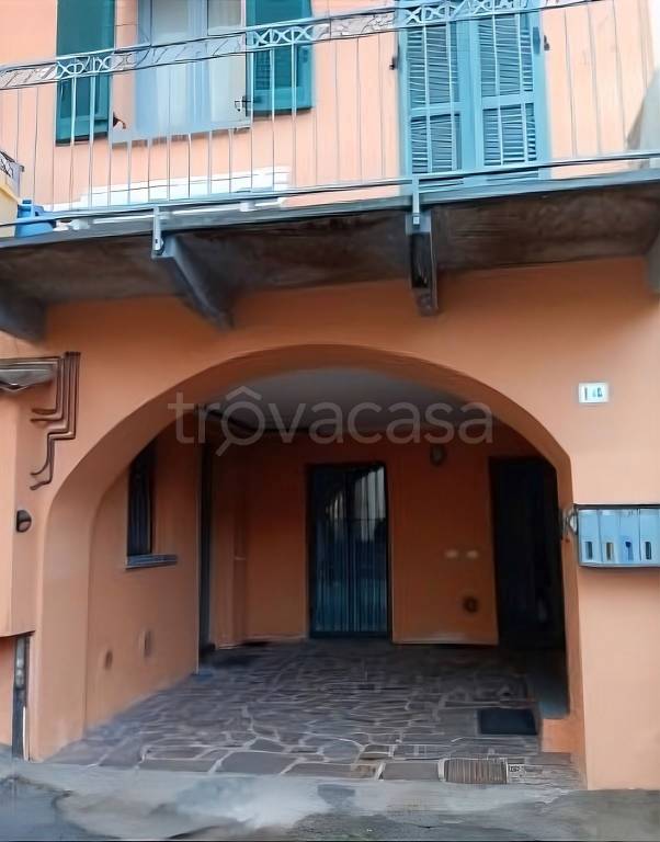appartamento in vendita ad Olginate in zona Capiate