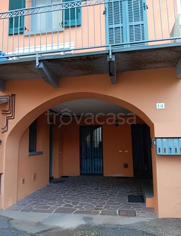 appartamento in vendita ad Olginate in zona Capiate