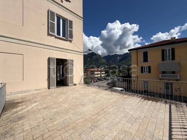 appartamento in vendita ad Olginate in zona Capiate